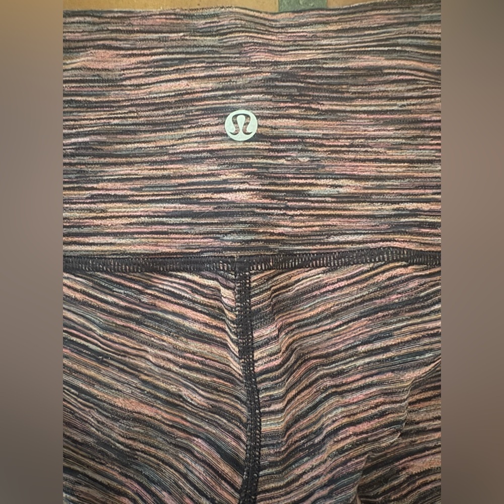 Lululemon Wunder Under Hi-Rise 7/8 Tight, Size 4 - Picture 6 of 6